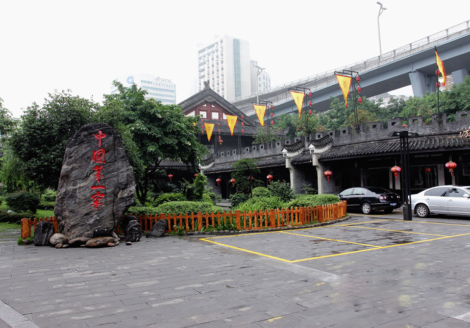 旅游景点 泸州老窖旅游区  位置:江阳区三星街国窖广场 泸州老窖旅游